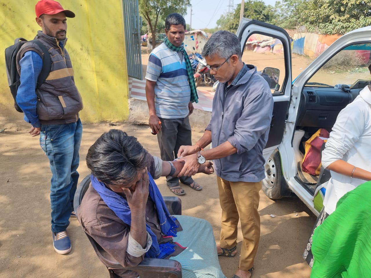 जन्म प्रमाण पत्र से लेकर आयुष्मान कार्ड बनाएं गए,स्वास्थ्य शिविर से एक सौ से अधिक लोग हुए लाभांवित