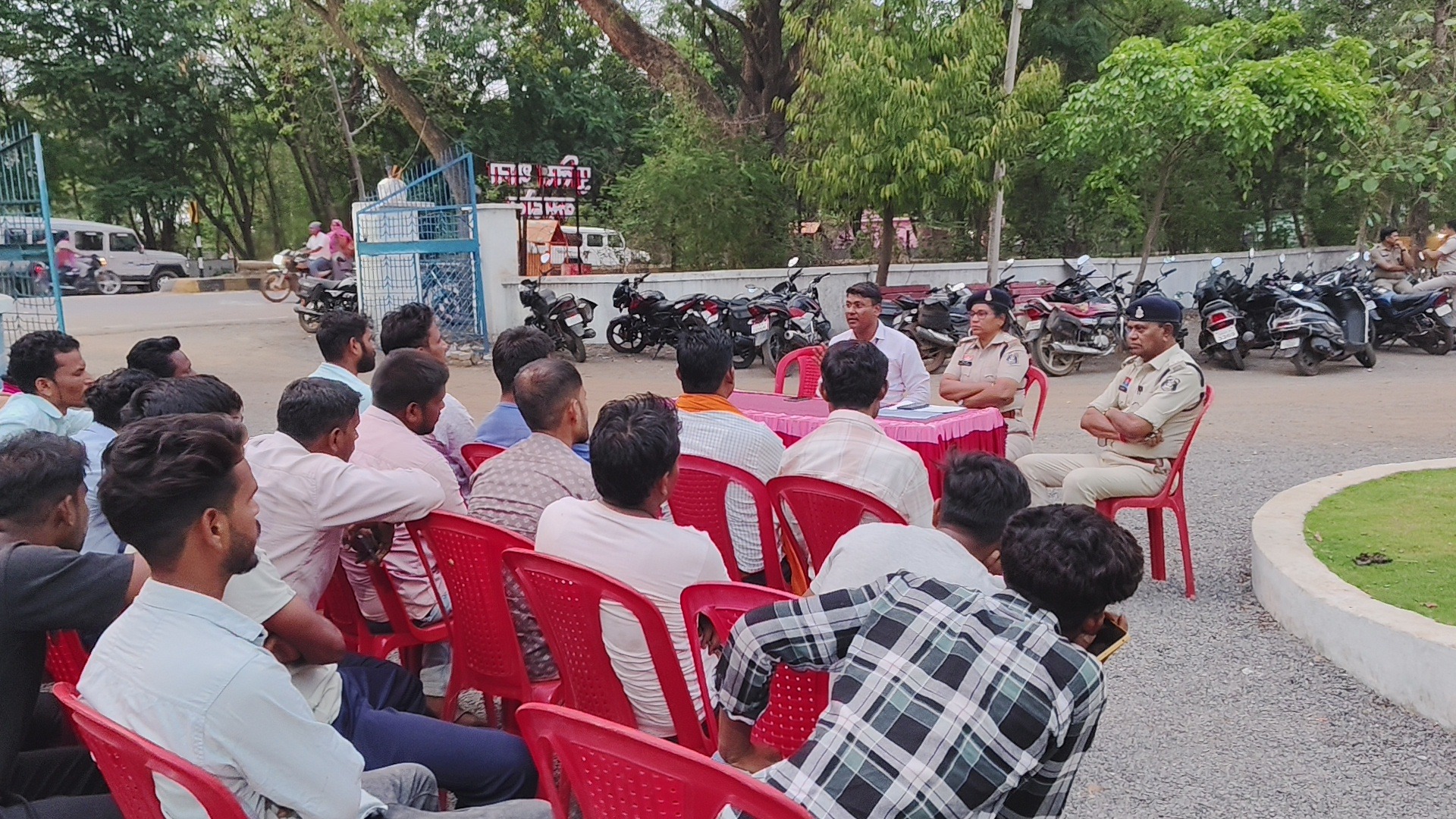 थाना कसडोल परिसर में बैठक