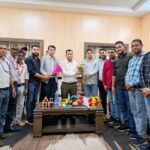हमारा पहला कर्तव्य यही है कि जनता के हित के लिए काम करें और लड़ें : टी एस कंवर     छत्तीसगढ़ मीडिया एसोसिएशन के संभाग स्तरीय बैठक में शामिल हुए जांजगीर जिले के पत्रकार