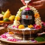 300 सालों बाद महाशिवरात्रि पर बन रहे कई शुभ संयोग, यहां देखें कैसे करें भगवान शिव का रुद्राभिषेक