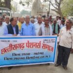 पेंशनरों ने 25 मार्च को मनाया विरोध दिवस ,प्रधान मंत्री को दिये सारंगढ कलेक्टर के हस्ते ज्ञापन