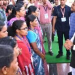 मुख्यधारा की ओर लौटता विश्वास : 140 आत्मसमर्पित नक्सलियों ने मुख्यमंत्री विष्णु देव साय से की मुलाकात