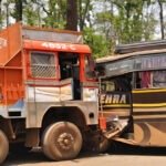 बस-ट्रक के आमने-सामने की भिड़ंत में 17 यात्री घायल, 3 गंभीर