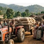 अबूझमाड़ की दुर्गम पहाड़ियों काे लांघकर पहली बार राशन पहुँचा हितुल