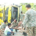 अनियंत्रित तेज रफ्तार हाईवा पलटी 3 घायल