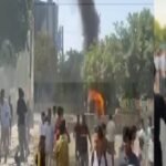 सैलरी की मांग को लेकर भारी बवाल, कर्मचारियों ने गाड़ियों में तोड़फोड़ कर लगाई आग, भारी पुलिस बल तैनात