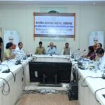 राज्यपाल रमेन डेका ने ली रायपुर जिले में विकासखंड स्तरीय समीक्षा बैठक