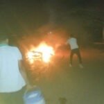 चलती बाइक बनी आग का गोला, सड़क पर मचा हड़कंप; देखते ही देखते जलकर खाक