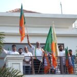 भाजपा स्थापना दिवस पर सांसद बृजमोहन अग्रवाल ने कार्यालय में फहराया पार्टी ध्वज