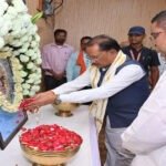 मुख्यमंत्री विष्णुदेव साय ने स्वर्गीय दिनेश सेन को दी श्रद्धांजलि : शोक संतप्त परिवार से की मुलाकात