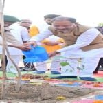 मुख्यमंत्री साय ने एक पेड़ मां के नाम अभियान के तहत किया पीपल का पौधारोपण
