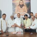 प्रदेश अध्यक्ष एल एल कोसले जगदलपुर सतनाम भवन पहुंचे  सामाजिक पदाधिकारी के साथ किया बैठक