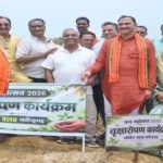 मेडिकल कॉलेज परिसर बना हरित विकास का प्रतीक : स्वास्थ्य मंत्री श्याम बिहारी जायसवाल ने किया पौधरोपण