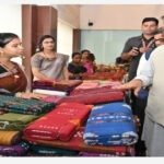 करघे से कमाई तक: धमतरी के ग्राम नारी की बुनकर महिलाओं ने लिखी आत्मनिर्भरता की नई इबारत