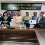 छत्तीसगढ़ स्टेट वेयरहाउसिंग कार्पोरेशन के कर्मचारियों को उपहार