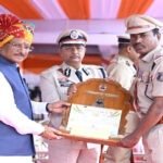 मुख्यमंत्री विष्णु देव साय के करकमलों से उत्कृष्ट सेवा के लिए सम्मानित हुए पुलिस एवं नगर सेना के अधिकारी-कर्मचारी…..
