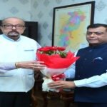 राज्यपाल डेका से राज्य निर्वाचन आयुक्त ने सौजन्य भेंट की