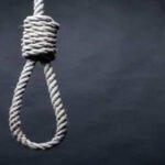 CG – महिला को मृत समझकर कमरे में ताला लगाकर लौट गई पुलिस, 2 घंटे बाद खोला दरवाजा तो नजारा देख रह गई हैरान