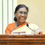 देश की सामूहिक स्मृति के संरक्षक और भविष्य की कल्पना के सृजक हैं कलाकार: मुर्मु