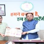 राजभाषा आयोग के अध्यक्ष  प्रभात मिश्रा ने मुख्यमंत्री विष्णु देव साय से की भेंट