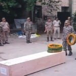 Suicide : सीआरपीएफ कैंप में आरक्षक की पेड़ पर फांसी से लटकी मिली लाश, 15 साल से थे तैनात