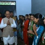 सेवा संकल्प अभियान- ‘सेवा के रंग’ कार्यक्रम के तहत निर्मित भव्य रंगोली का मुख्यमंत्री  विष्णु देव साय ने किया अवलोकन